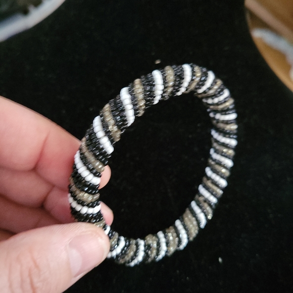 Beaded bangle - Picture 2 of 5